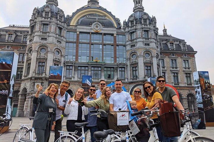 Tour guidato in bicicletta di 2 ore che esplora i punti salienti storici e i monumenti moderni di Anversa, foto 7 | wizardtrip
