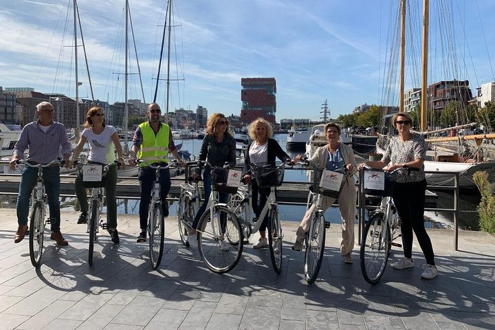Tour guidato in bicicletta di 2 ore che esplora i punti salienti storici e i monumenti moderni di Anversa, foto 8 | wizardtrip