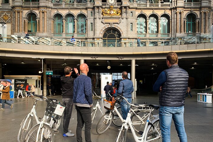 Tour guidato in bicicletta di 2 ore che esplora i punti salienti storici e i monumenti moderni di Anversa, foto 9 | wizardtrip
