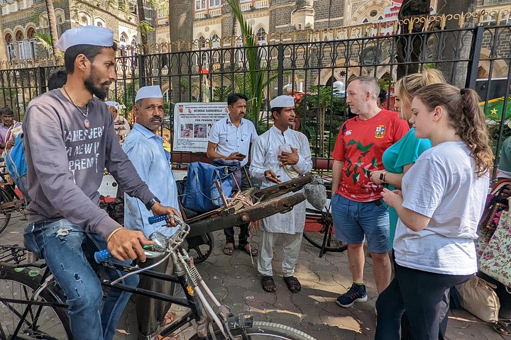 Explore os marcos icónicos e a vibrante vida de rua de Mumbai num tour guiado abrangente, foto 8 | wizardtrip