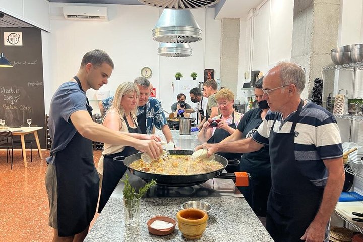 Paella met zeevruchten kookworkshop, Sangria workshop & bezoek aan lokale markt | wizardtrip