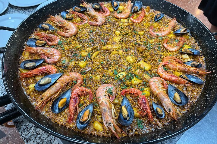 Praktische kookles paella met zeevruchten en sangria workshop in Valencia, Spanje, foto 6 | wizardtrip