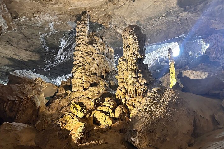 Full-day cruise exploring Ha Long Bay's caves, islands, and waters from Hanoi, photo 11 | wizardtrip