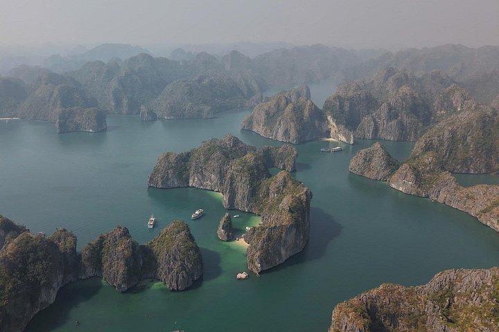 Full-day cruise exploring Ha Long Bay's caves, islands, and waters from Hanoi, photo 20 | wizardtrip