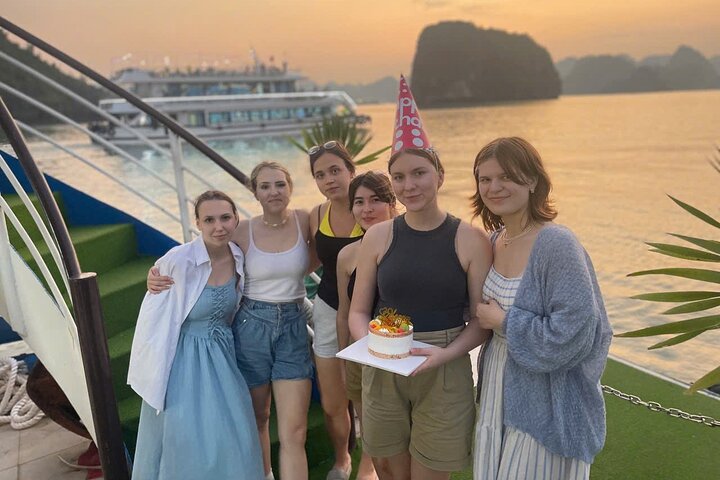 Full-day cruise exploring Ha Long Bay's caves, islands, and waters from Hanoi, photo 23 | wizardtrip