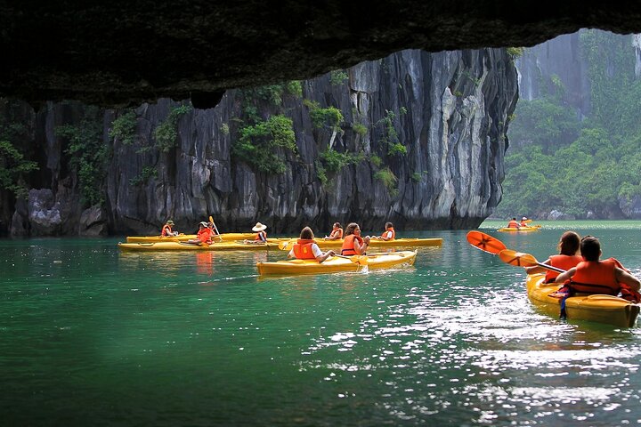Full-day cruise exploring Ha Long Bay's caves, islands, and waters from Hanoi, photo 24 | wizardtrip