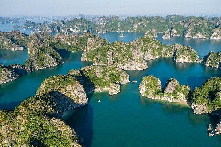 Full-day cruise exploring Ha Long Bay's caves, islands, and waters from Hanoi, photo 29 | wizardtrip
