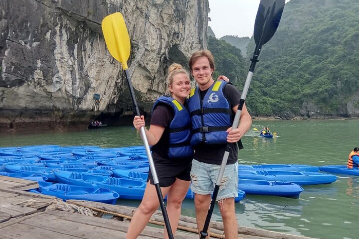 Full-day cruise exploring Ha Long Bay's caves, islands, and waters from Hanoi, photo 33 | wizardtrip
