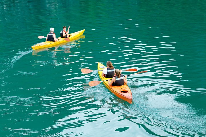 Full-day cruise exploring Ha Long Bay's caves, islands, and waters from Hanoi, photo 39 | wizardtrip