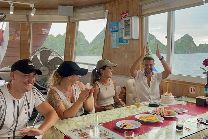 Full-day cruise exploring Ha Long Bay's caves, islands, and waters from Hanoi, photo 45 | wizardtrip