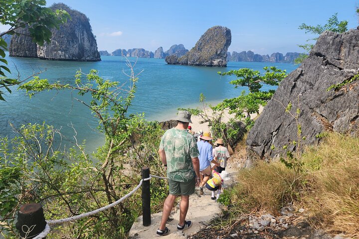 Luxury cruise navigating through the stunning limestone karsts of Ha Long Bay, Vietnam, photo 7 | wizardtrip