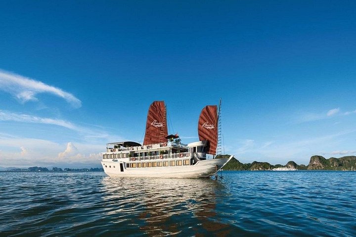 Luxury cruise navigating through the stunning limestone karsts of Ha Long Bay, Vietnam, photo 19 | wizardtrip