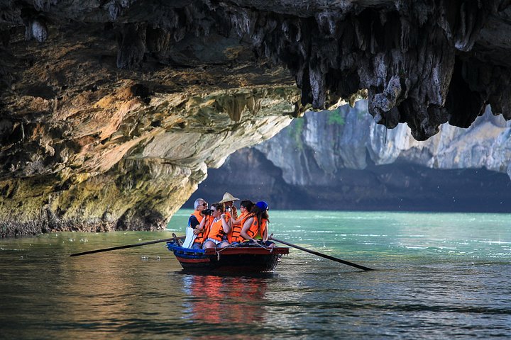 Luxury cruise navigating through the stunning limestone karsts of Ha Long Bay, Vietnam, photo 23 | wizardtrip