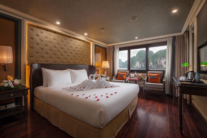 Luxury cruise navigating through the stunning limestone karsts of Ha Long Bay, Vietnam, photo 40 | wizardtrip