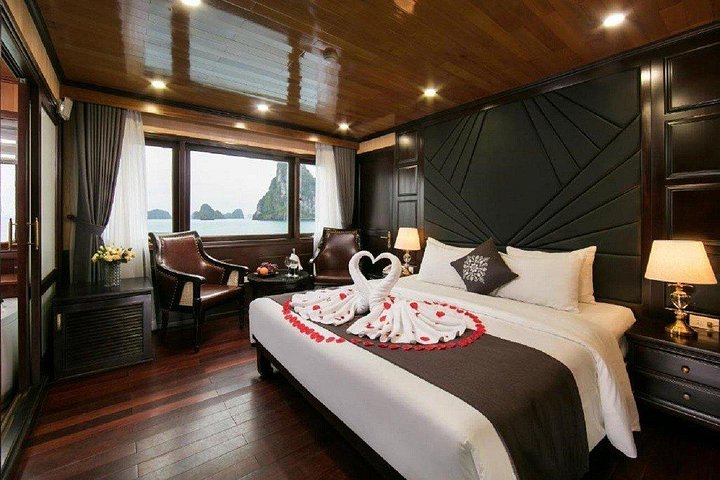 Luxury cruise navigating through the stunning limestone karsts of Ha Long Bay, Vietnam, photo 42 | wizardtrip