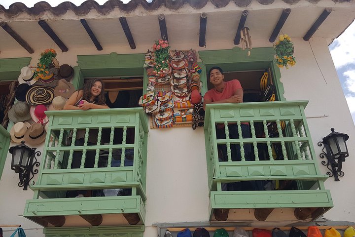 Une excursion d'une journée vibrante en Colombie avec dégustation de café, ascension du rocher de Guatapé et exploration d'une ville colorée, photo 11 | wizardtrip