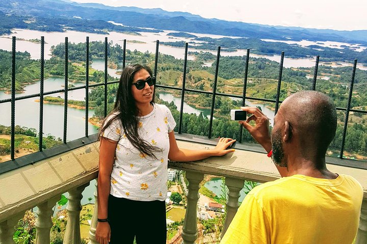 Une excursion d'une journée vibrante en Colombie avec dégustation de café, ascension du rocher de Guatapé et exploration d'une ville colorée, photo 15 | wizardtrip