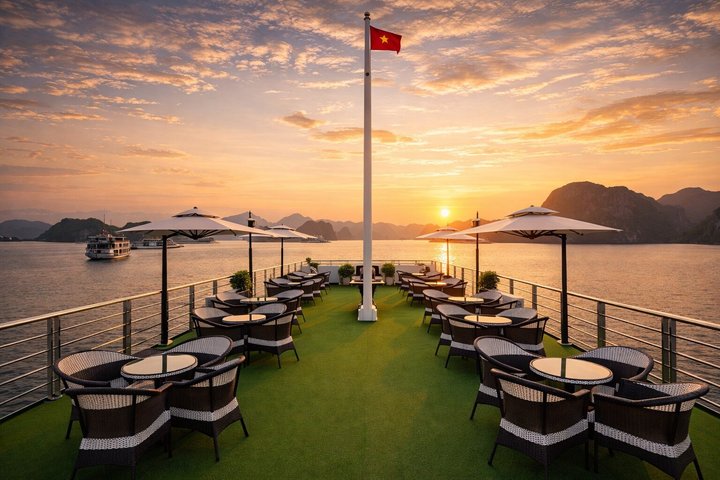 Luxury Halong Bay day cruise with limestone karsts, buffet lunch, and onboard relaxation, photo 7 | wizardtrip