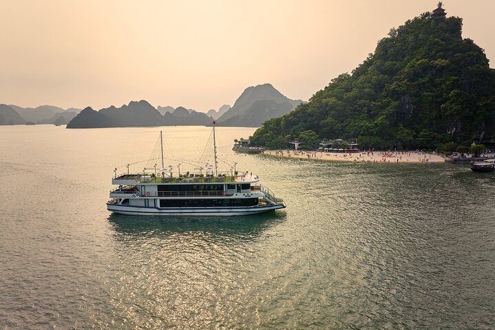 Luxury Halong Bay day cruise with limestone karsts, buffet lunch, and onboard relaxation, photo 8 | wizardtrip