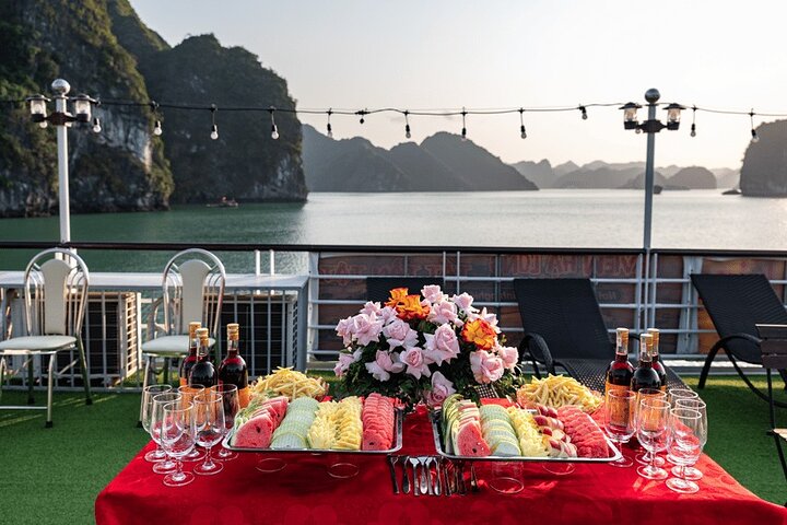 Luxury Halong Bay day cruise with limestone karsts, buffet lunch, and onboard relaxation, photo 23 | wizardtrip