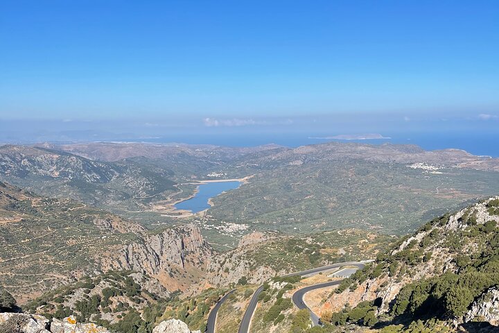 Heldagstur der udforsker kretensisk kultur, historie og landskaber, inklusive Knossos, traditionelle landsbyer og olivenolie-smagsprøver, foto 6 | wizardtrip