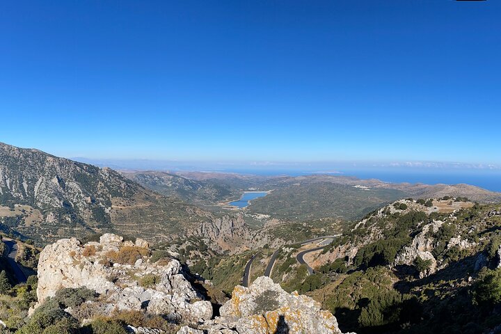 Heldagstur der udforsker kretensisk kultur, historie og landskaber, inklusive Knossos, traditionelle landsbyer og olivenolie-smagsprøver, foto 7 | wizardtrip