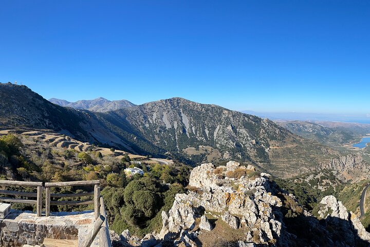 Heldagstur der udforsker kretensisk kultur, historie og landskaber, inklusive Knossos, traditionelle landsbyer og olivenolie-smagsprøver, foto 8 | wizardtrip