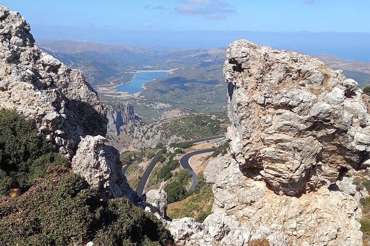 Heldagstur der udforsker kretensisk kultur, historie og landskaber, inklusive Knossos, traditionelle landsbyer og olivenolie-smagsprøver, foto 9 | wizardtrip