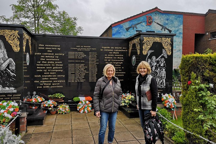 Explorez les murales et les Murs de la Paix de Belfast lors d'une visite privée en taxi avec un guide local, photo 8 | wizardtrip