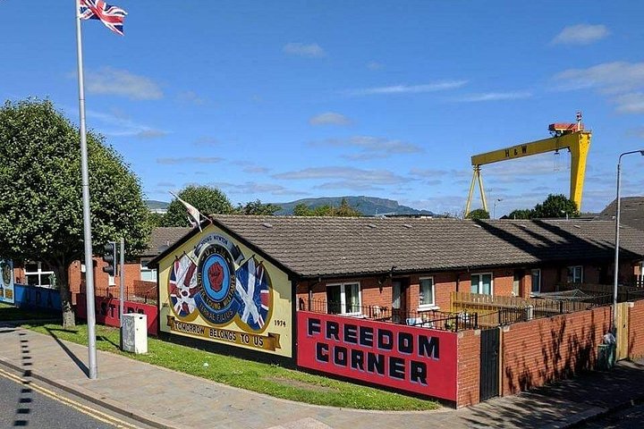 Explorez les murales et les Murs de la Paix de Belfast lors d'une visite privée en taxi avec un guide local, photo 103 | wizardtrip