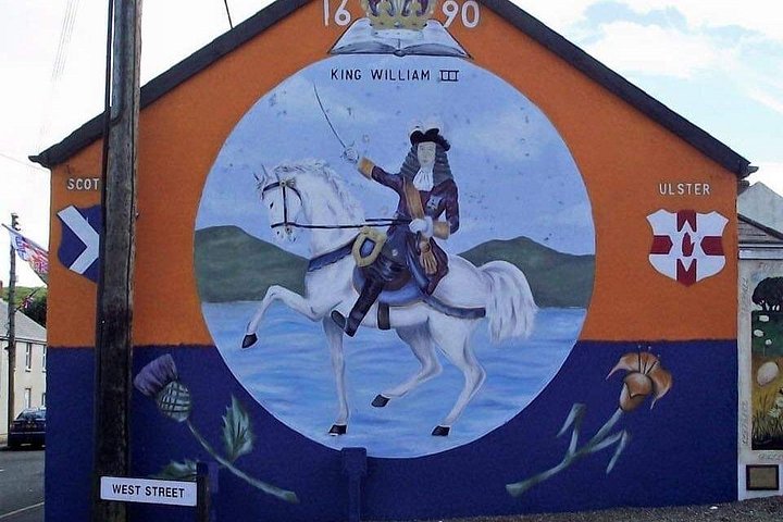 Explorez les murales et les Murs de la Paix de Belfast lors d'une visite privée en taxi avec un guide local, photo 113 | wizardtrip