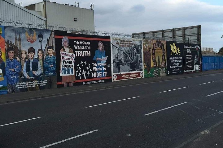 Explorez les murales et les Murs de la Paix de Belfast lors d'une visite privée en taxi avec un guide local, photo 121 | wizardtrip