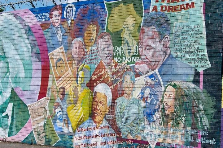 Explorez les murales et les Murs de la Paix de Belfast lors d'une visite privée en taxi avec un guide local, photo 126 | wizardtrip