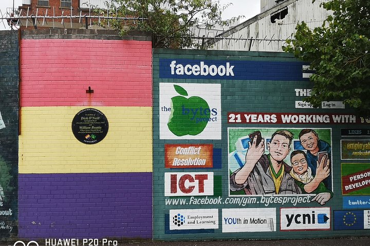 Explorez les murales et les Murs de la Paix de Belfast lors d'une visite privée en taxi avec un guide local, photo 13 | wizardtrip