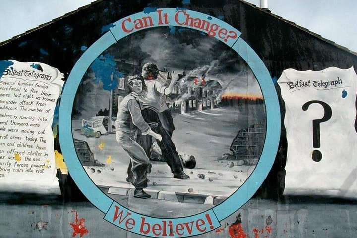 Explorez les murales et les Murs de la Paix de Belfast lors d'une visite privée en taxi avec un guide local, photo 133 | wizardtrip
