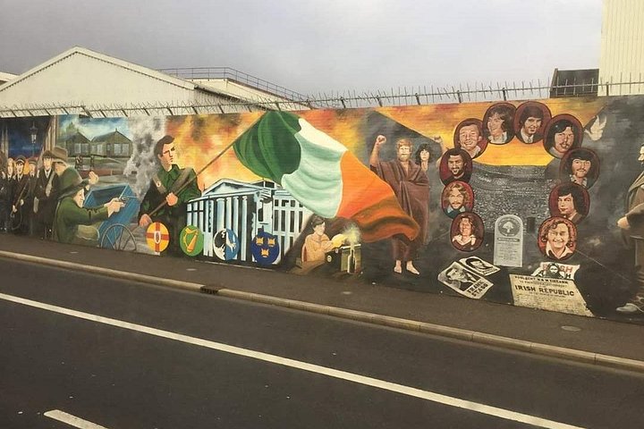 Explorez les murales et les Murs de la Paix de Belfast lors d'une visite privée en taxi avec un guide local, photo 134 | wizardtrip