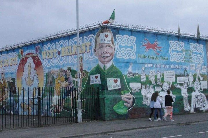 Explorez les murales et les Murs de la Paix de Belfast lors d'une visite privée en taxi avec un guide local, photo 136 | wizardtrip
