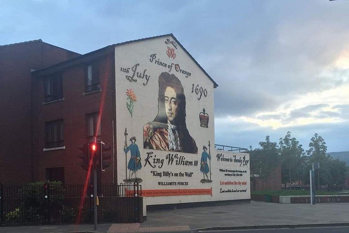 Explorez les murales et les Murs de la Paix de Belfast lors d'une visite privée en taxi avec un guide local, photo 139 | wizardtrip