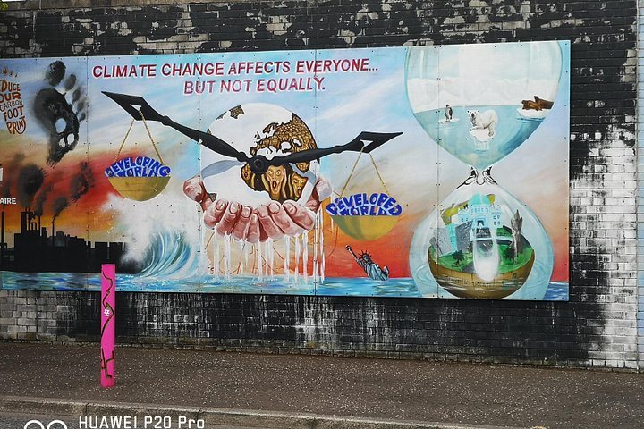 Explorez les murales et les Murs de la Paix de Belfast lors d'une visite privée en taxi avec un guide local, photo 14 | wizardtrip
