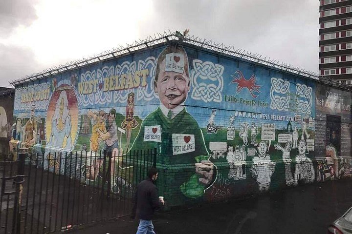 Explorez les murales et les Murs de la Paix de Belfast lors d'une visite privée en taxi avec un guide local, photo 140 | wizardtrip