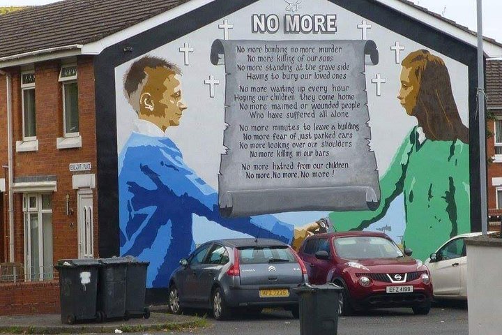 Explorez les murales et les Murs de la Paix de Belfast lors d'une visite privée en taxi avec un guide local, photo 143 | wizardtrip