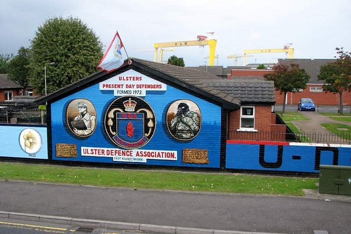 Explorez les murales et les Murs de la Paix de Belfast lors d'une visite privée en taxi avec un guide local, photo 145 | wizardtrip