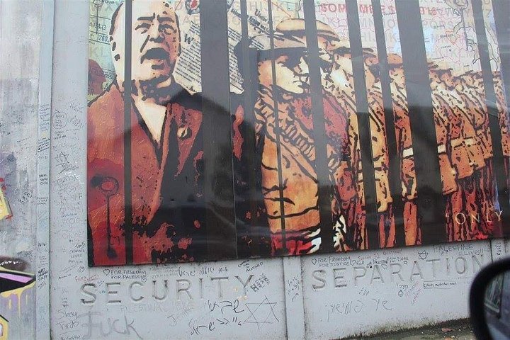 Explorez les murales et les Murs de la Paix de Belfast lors d'une visite privée en taxi avec un guide local, photo 155 | wizardtrip