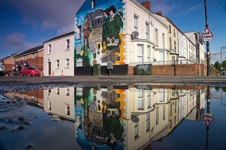 Explorez les murales et les Murs de la Paix de Belfast lors d'une visite privée en taxi avec un guide local, photo 159 | wizardtrip