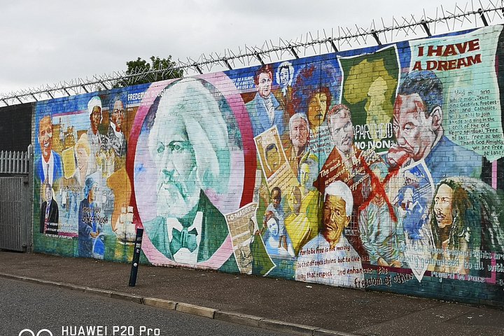 Explorez les murales et les Murs de la Paix de Belfast lors d'une visite privée en taxi avec un guide local, photo 16 | wizardtrip