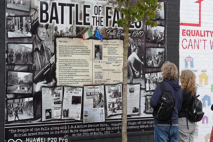 Explorez les murales et les Murs de la Paix de Belfast lors d'une visite privée en taxi avec un guide local, photo 17 | wizardtrip