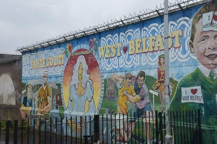 Explorez les murales et les Murs de la Paix de Belfast lors d'une visite privée en taxi avec un guide local, photo 178 | wizardtrip