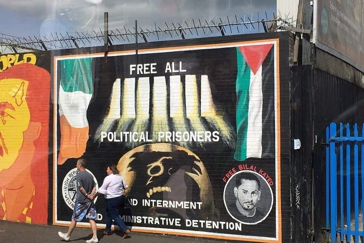 Explorez les murales et les Murs de la Paix de Belfast lors d'une visite privée en taxi avec un guide local, photo 184 | wizardtrip