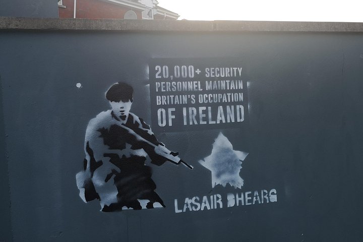 Explorez les murales et les Murs de la Paix de Belfast lors d'une visite privée en taxi avec un guide local, photo 203 | wizardtrip