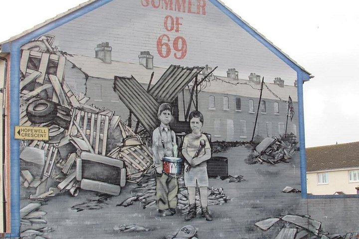 Explorez les murales et les Murs de la Paix de Belfast lors d'une visite privée en taxi avec un guide local, photo 206 | wizardtrip